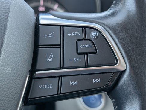 Used 2021 Toyota Highlander LE image 19