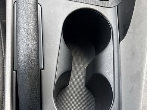 Certified 2025 Hyundai Elantra SE image 27