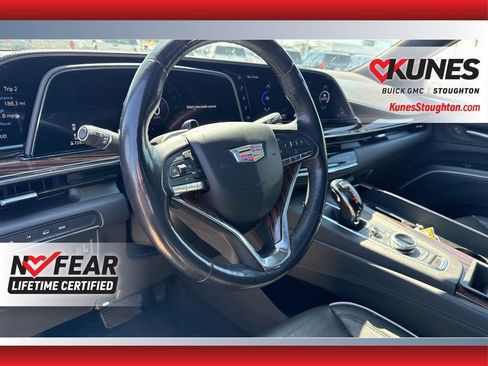 Used 2023 Cadillac Escalade Premium Luxury AWD/4WD image 28
