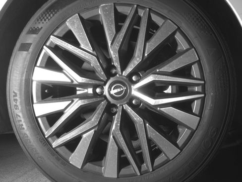 Used 2025 Nissan Altima 2.5 SV FWD image 13