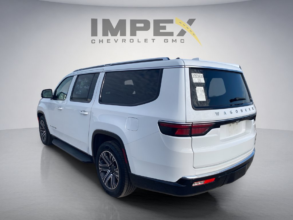 Used 2023 Jeep Wagoneer L Series II RWD image 3