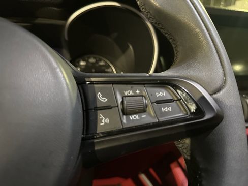 Used 2020 Alfa Romeo Stelvio image 11