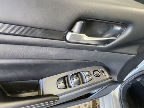 Used 2024 Nissan Altima 2.5 SV FWD image 9