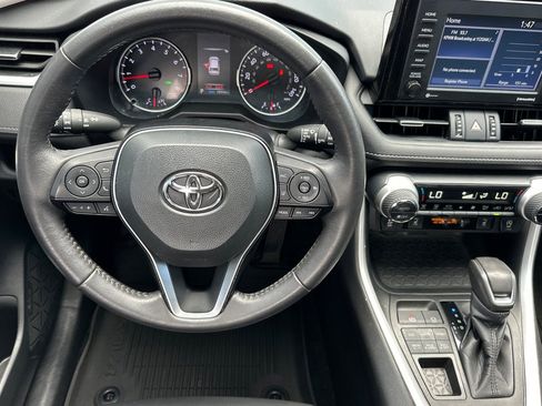 Used 2021 Toyota RAV4 XLE Premium image 15