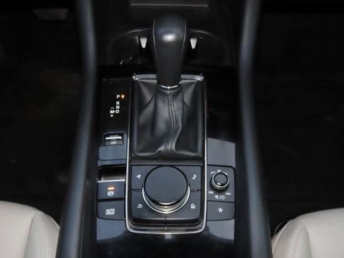 Used 2020 MAZDA MAZDA3 Hatchback w/ Preferred Package image 22