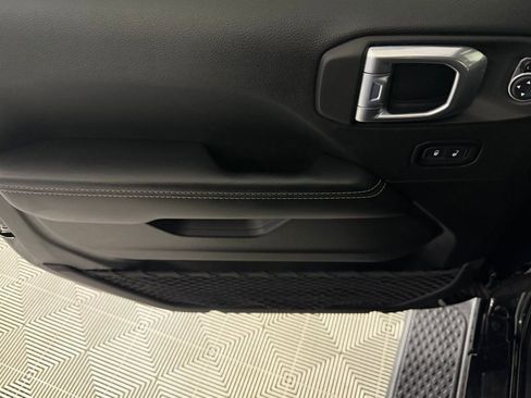 Used 2021 Jeep Gladiator Overland w/ Cold Weather Group image 23