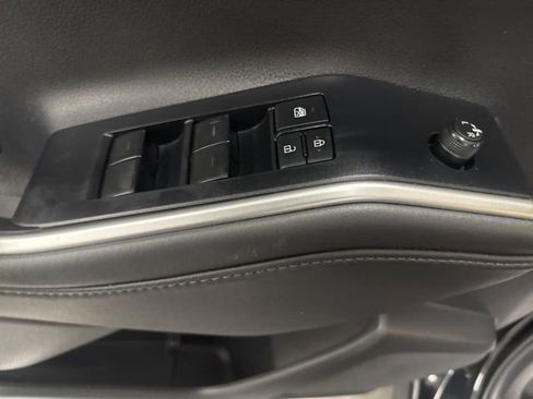 Used 2022 Toyota Highlander XLE image 24