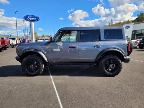 New 2026 Ford Bronco Badlands image 8