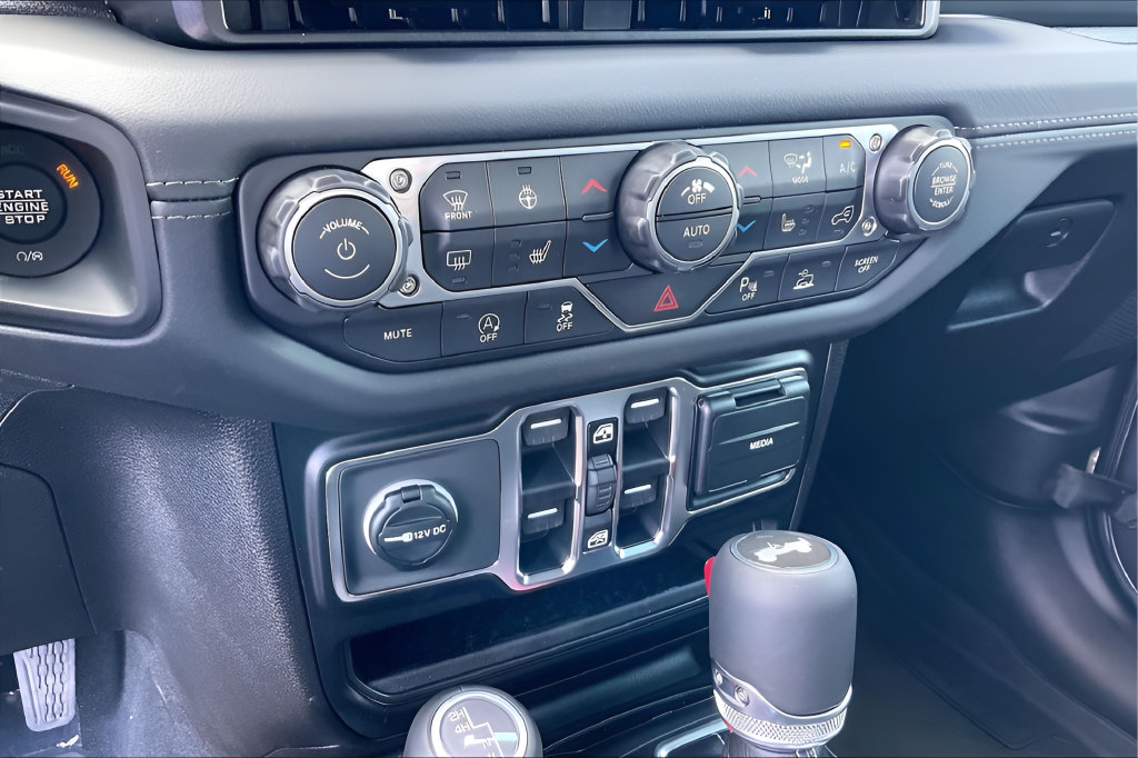 New 2026 Jeep Wrangler Unlimited Sahara AWD/4WD image 19