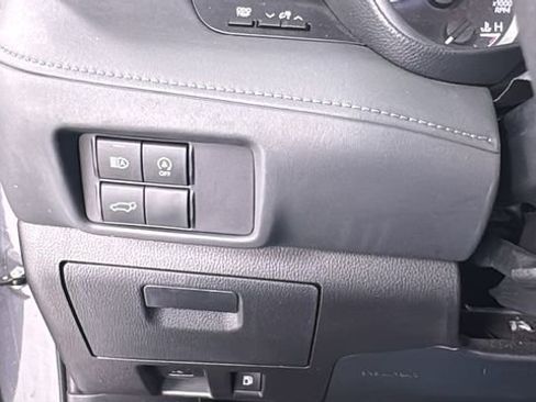 Used 2024 Toyota Highlander LE image 33