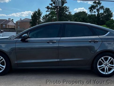 Used 2018 Ford Fusion SE w/ Fusion SE Technology Package FWD image 11