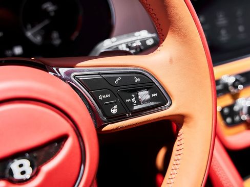 Used 2023 Bentley Bentayga AWD/4WD image 63