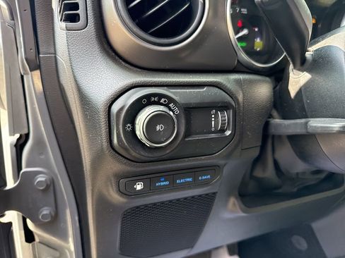 Used 2023 Jeep Wrangler Unlimited w/ Sun & Screen Package image 16