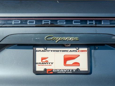 Used 2019 Porsche Cayenne E-Hybrid image 16