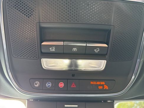 Used 2024 Chevrolet Traverse RS image 23