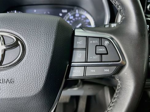 Used 2021 Toyota Highlander XSE AWD/4WD image 17