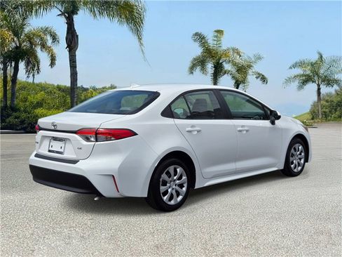 Used 2025 Toyota Corolla LE FWD image 4