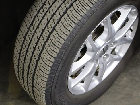Used 2023 Chrysler Pacifica Touring-L FWD image 39