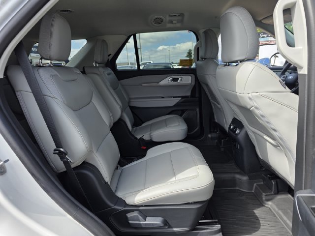 Used 2025 Ford Explorer Active w/ Active Comfort Package RWD image 30