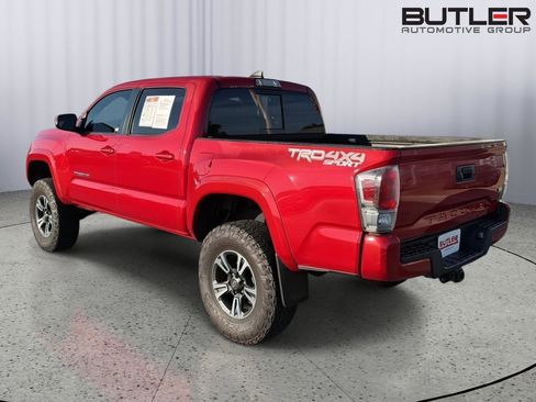 Used 2018 Toyota Tacoma TRD Sport AWD/4WD image 4
