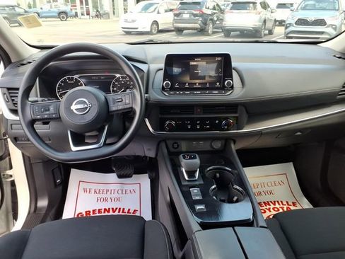 Used 2024 Nissan Rogue S FWD image 10