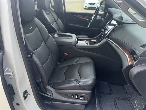 Used 2019 Cadillac Escalade ESV Luxury image 23