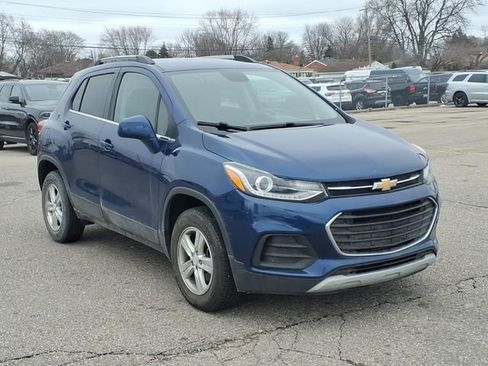 Used 2017 Chevrolet Trax LT AWD/4WD image 3