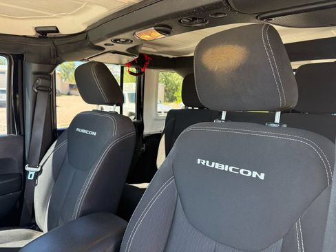 Used 2016 Jeep Wrangler Unlimited Rubicon w/ Connectivity Group AWD/4WD image 15