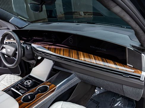 Used 2026 Cadillac Escalade Platinum Sport AWD/4WD image 18