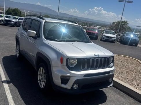 Used 2019 Jeep Renegade Latitude w/ UConnect 8.4 Nav Group AWD/4WD image 2