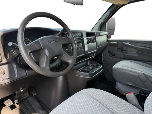 Used 2007 GMC Savana 3500 RWD image 10