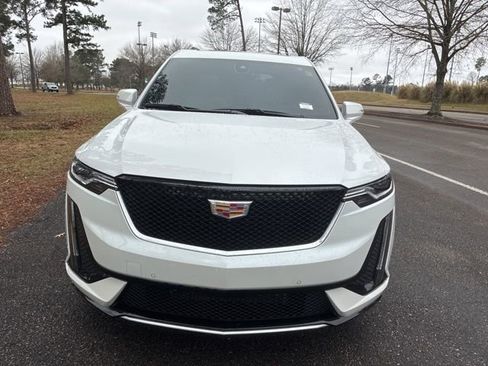 Used 2025 Cadillac XT6 Sport w/ Technology Package image 8