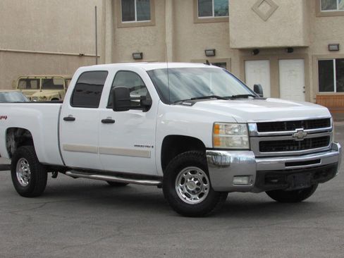 Used 2007 Chevrolet Silverado 2500 LT w/ 2LT Convenience Package image 1