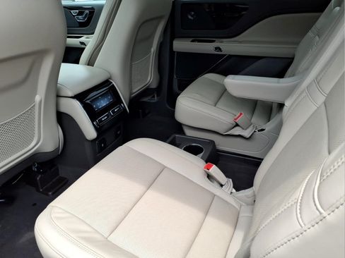 Certified 2023 Lincoln Aviator Reserve w/ Equipment Group 201A AWD/4WD image 18