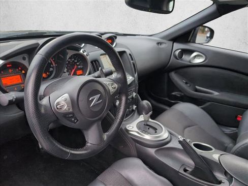 Used 2018 Nissan 370Z Touring image 8