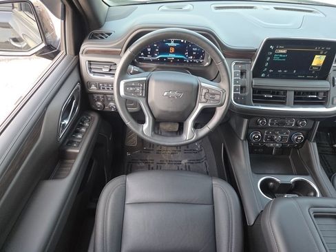 Used 2023 Chevrolet Suburban Z71 w/ Luxury Package AWD/4WD image 4