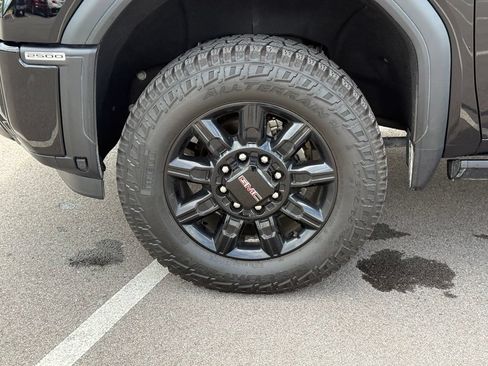 Used 2024 GMC Sierra 2500 AT4 w/ Technology Package AWD/4WD image 12