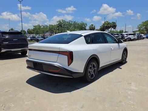 New 2026 Kia K4 FWD image 8