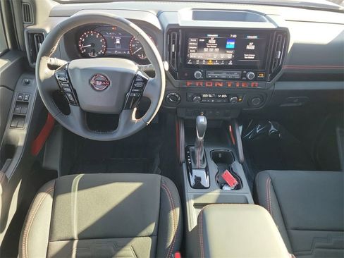 Used 2025 Nissan Frontier PRO-4X image 17