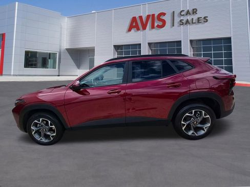 Used 2025 Chevrolet Trax LT w/ LT Convenience Package FWD image 10