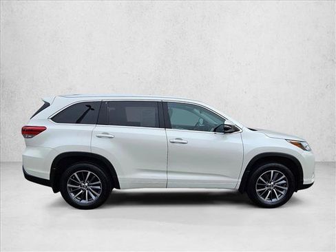 Used 2018 Toyota Highlander XLE AWD/4WD image 6