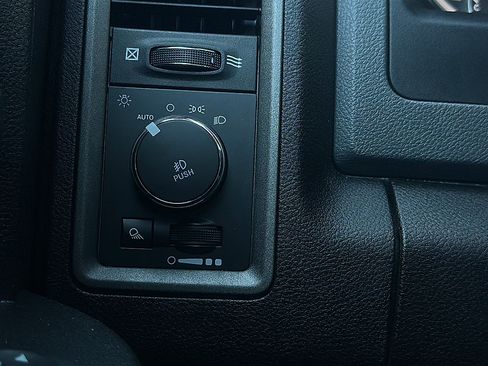 Used 2019 RAM 1500 Express AWD/4WD image 20
