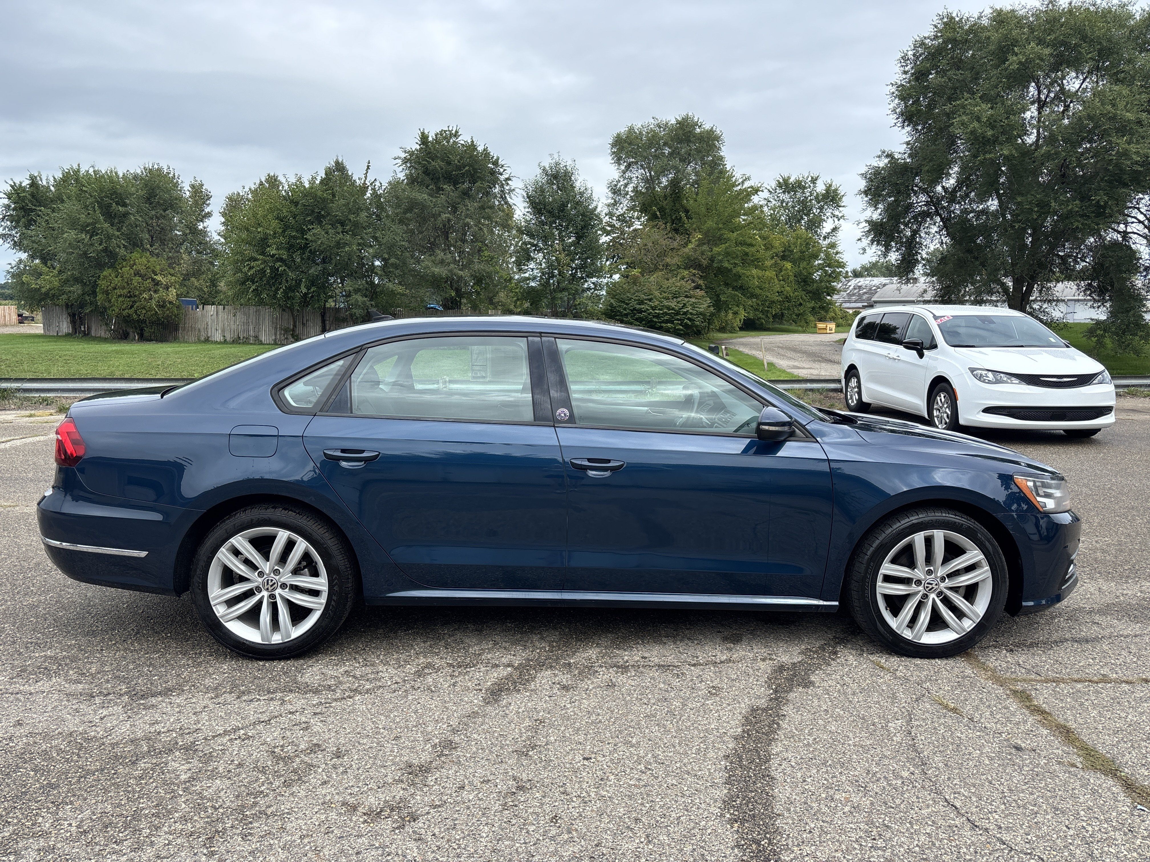 Used 2019 Volkswagen Passat 2.0T Wolfsburg w/ Wheels & Sunroof Package FWD image 2