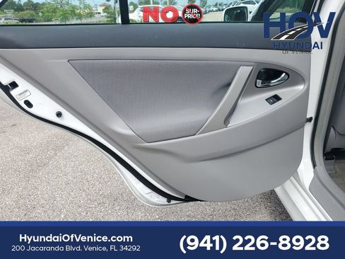 Used 2010 Toyota Camry SE FWD image 16