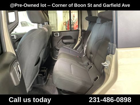 Used 2022 Jeep Gladiator Sport AWD/4WD image 27