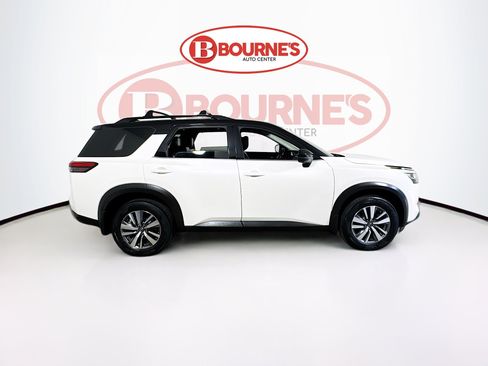 Used 2023 Nissan Pathfinder SL w/ Black Appearance Package AWD/4WD image 29