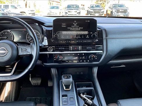 Used 2023 Nissan Pathfinder Platinum image 16