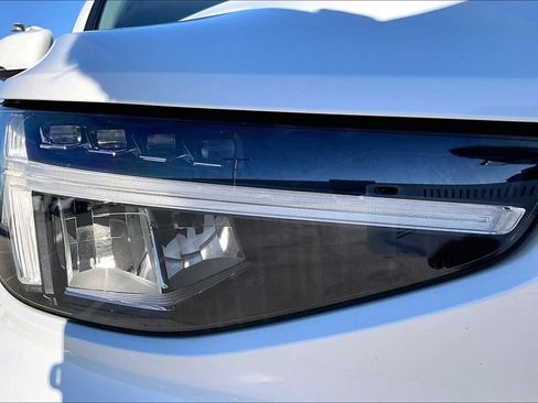 Used 2023 Volvo XC40 B5 Plus w/ Protection Package image 37