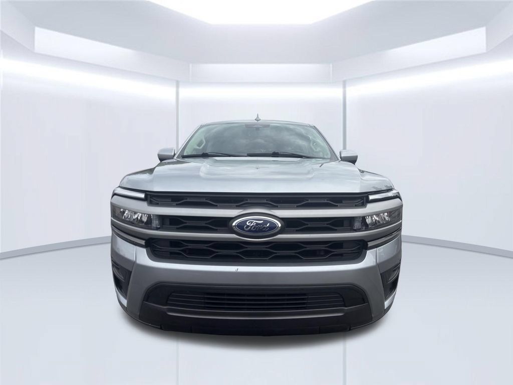 Used 2024 Ford Expedition XLT AWD/4WD image 9