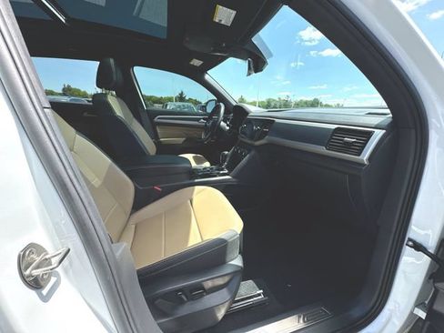 Used 2021 Volkswagen Atlas Cross Sport SEL R-Line FWD image 30